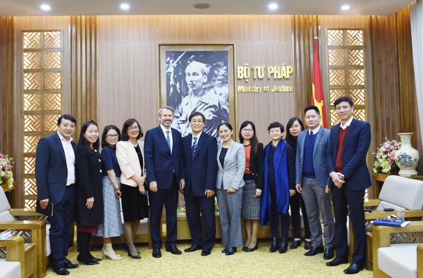 Thứ trưởng Nguyễn Khánh Ngọc tiếp Giám đốc IFC khu vực Việt Nam, Lào và Campuchia