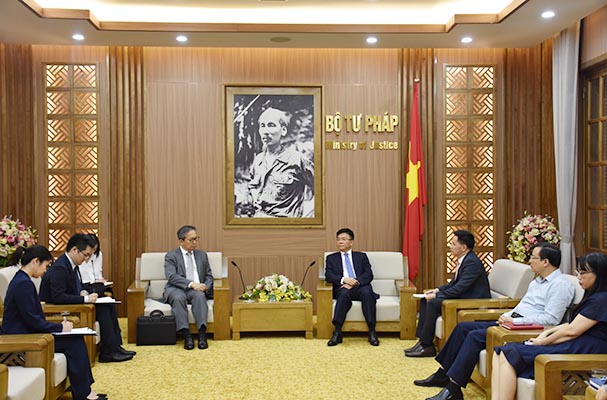 Bộ trưởng Lê Thành Long tiếp Đại sứ Đặc mệnh toàn quyền Nhật Bản tại Việt Nam