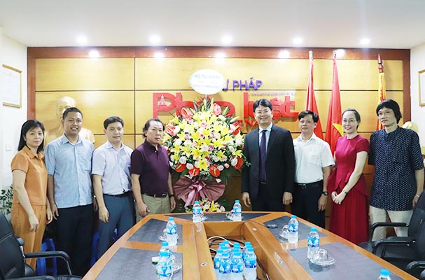 Thứ trưởng Nguyễn Thanh Tịnh chúc mừng Báo Pháp luật Việt Nam nhân ngày 21/6