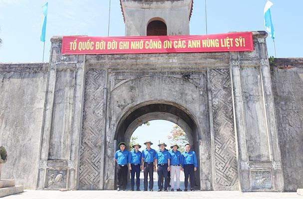 Đoàn Thanh niên Bộ Tư pháp thăm viếng các địa chỉ đỏ tại Quảng Trị