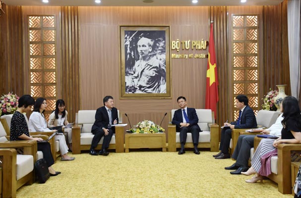 Bộ trưởng Lê Thành Long tiếp Tân Trưởng Đại diện Văn phòng Jica tại Việt Nam