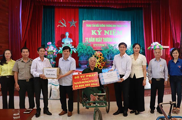 Bộ Tư pháp tri ân, thăm hỏi tại Trung tâm điều dưỡng thương binh Thuận Thành, Bắc Ninh