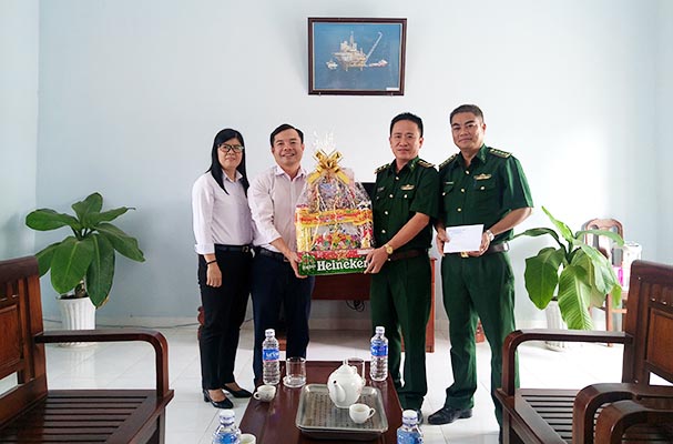 Sở Tư pháp tỉnh Tây Ninh tổ chức thăm hỏi, chúc Tết các đơn vị được đỡ đầu