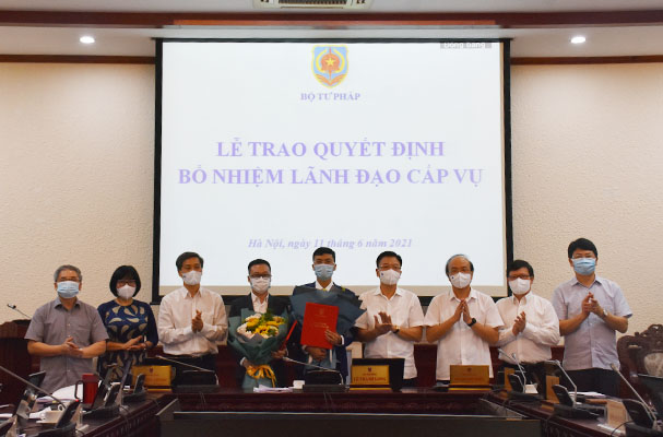 Trao Quyết định bổ nhiệm 02 đồng chí Phó Tổng Biên tập Báo Pháp luật Việt Nam