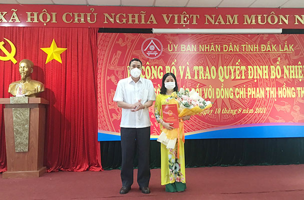 Công bố và trao Quyết định bổ nhiệm Giám đốc Sở Tư pháp đối với bà Phan Thị Hồng Thắng