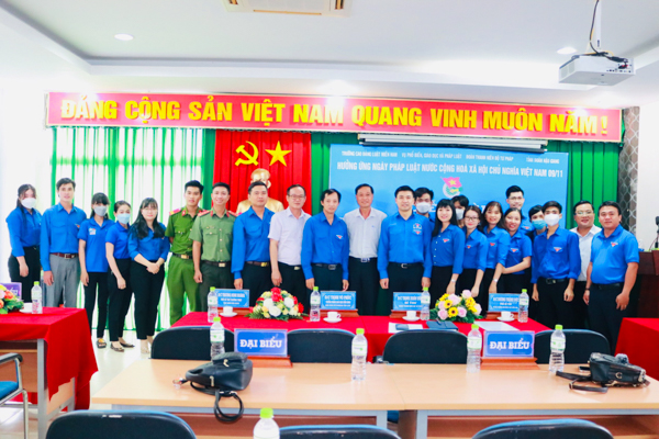 Đoàn Thanh niên Bộ Tư pháp hưởng ứng Ngày Pháp luật Việt Nam tại Hậu Giang