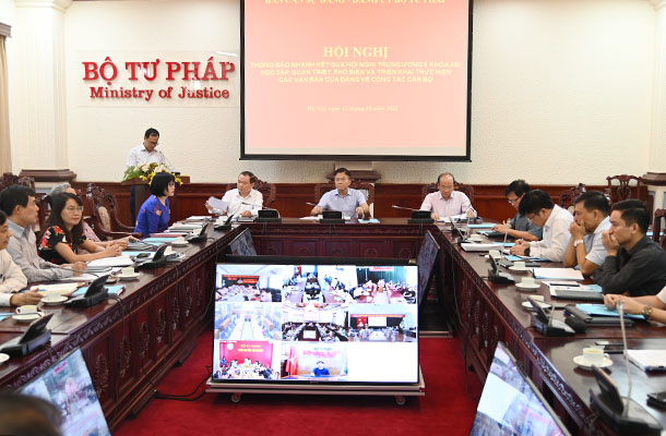 Hội nghị Thông báo kết quả Hội nghị Trung ương 6 và các văn bản của Đảng về công tác cán bộ