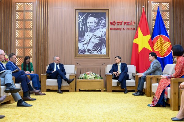 Thúc đẩy quan hệ hợp tác pháp luật giữa Việt Nam – Cộng hòa Pháp.