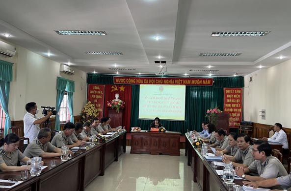 Thứ trưởng Bộ Tư pháp Đặng Hoàng Oanh làm việc với Cục thi hành án dân sự tỉnh Bình Định