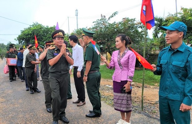 Việt Nam – Lào: Đẩy mạnh tuyên truyền pháp luật cho người dân vùng biên giới