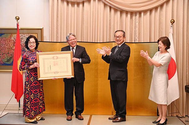 Chính phủ Nhật Bản trao tặng Huân chương Mặt Trời mọc cho nguyên Bộ trưởng Tư pháp Hà Hùng Cường