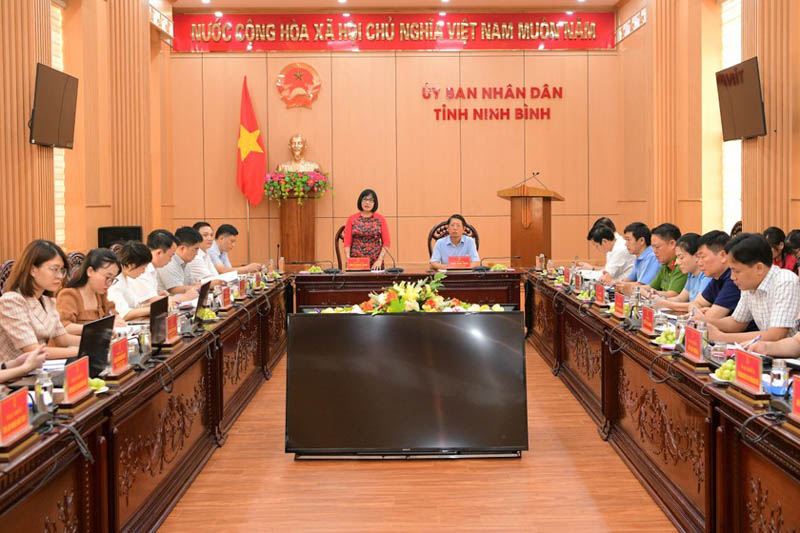 Thứ trưởng Đặng Hoàng Oanh làm việc tại tỉnh Ninh Bình