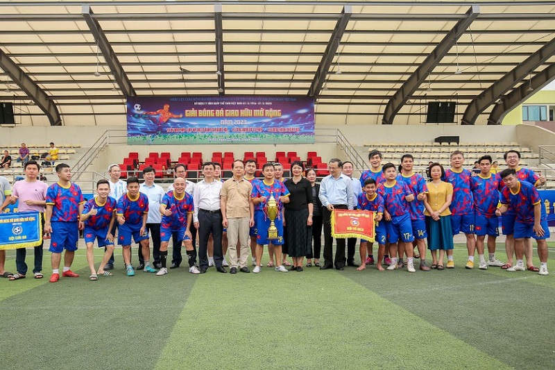 Công đoàn Bộ Tư pháp phối hợp tổ chức giải bóng đá giao hữu mở rộng năm 2023