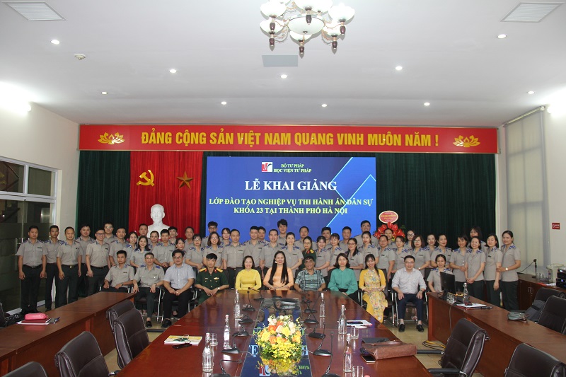 Khai giảng Lớp đào tạo nghiệp vụ thi hành án khóa 23 tại Hà Nội