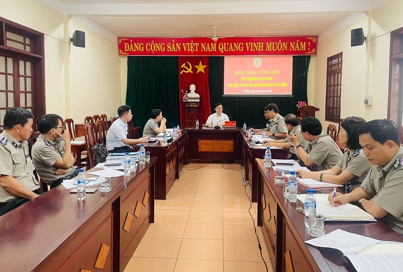 Thứ trưởng Bộ Tư pháp Mai Lương Khôi làm việc với Cục Thi hành án dân sự thành phố Đà Nẵng