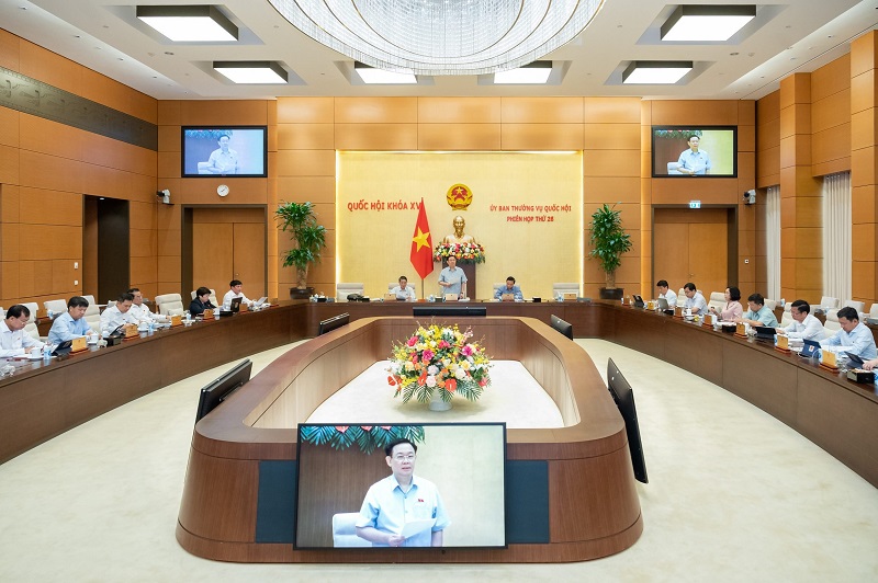 Bộ trưởng Bộ Tư pháp Lê Thành Long dự phiên họp của UBTVQH cho ý kiến báo cáo công tác năm 2023