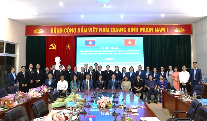 Học viện Tư pháp: Bế giảng lớp bồi dưỡng công tác thi hành án cho cán bộ tư pháp nước CHDCND Lào