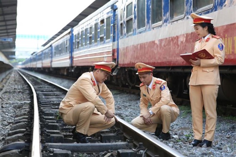 Kiểm tra, kiểm soát, xử lý vi phạm pháp luật trong lĩnh vực giao thông đường sắt của Cảnh sát giao thông