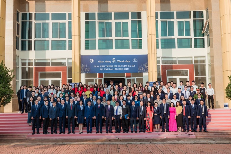 Bộ trưởng Lê Thành Long dự Lễ kỷ niệm 5 năm thành lập Trường ĐH Luật HN phân hiệu tại Đắk Lắk