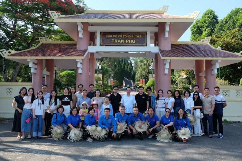 Đảng bộ, Công đoàn, Chi đoàn Cục Kế hoạch tài chính tổ chức  chương trình "Về nguồn" tại tỉnh Hà Tĩnh