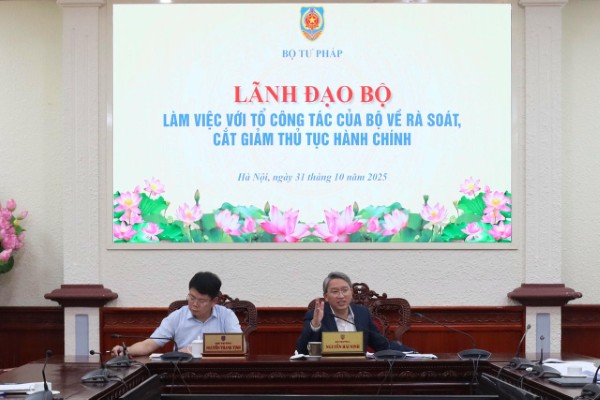 Cắt giảm thủ tục hành chính dựa trên dữ liệu, tăng cường công khai, minh bạch