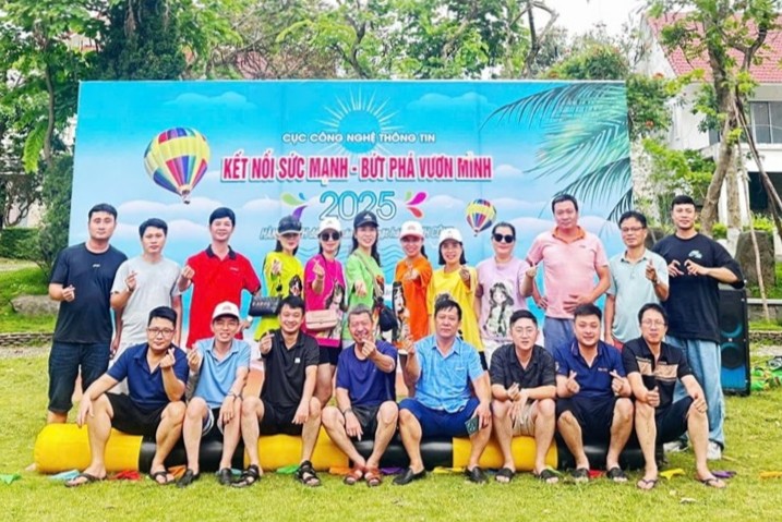 Chi bộ Cục CNTT sinh hoạt chuyên đề "Văn hóa - Kết nối sức mạnh - Bứt phá vươn mình"