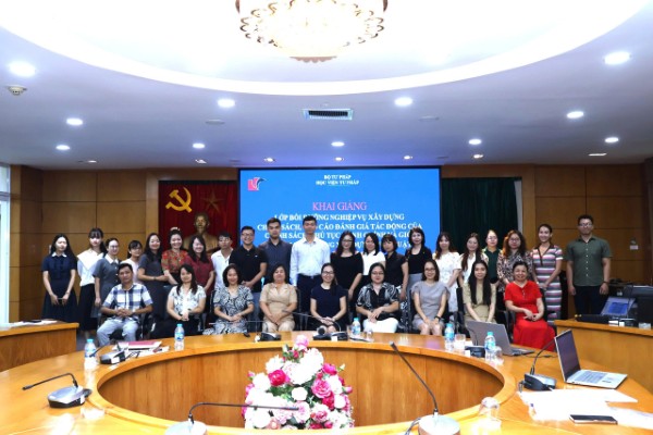 Bồi dưỡng nghiệp vụ xây dựng chính sách, báo cáo đánh giá tác động và giới trong xây dựng pháp luật