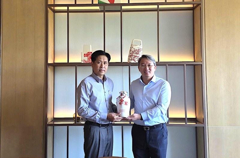 Bộ trưởng Bộ Tư pháp Việt Nam - Lào gặp song phương trong khuôn khổ chuyến thăm Lào của Tổng Bí thư