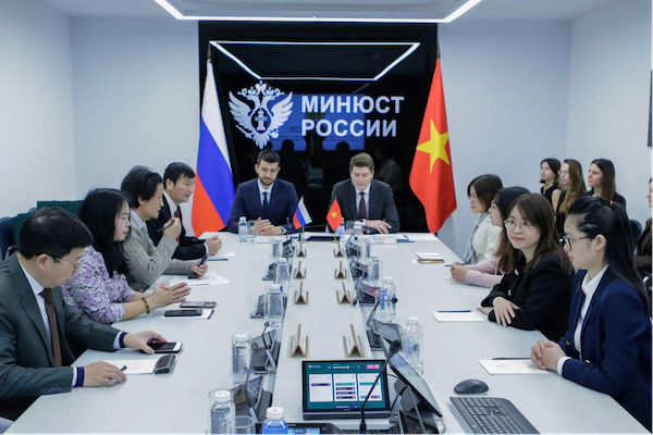 Nghiên cứu kinh nghiệm của Nga trong hoàn thiện cấu trúc hệ thống pháp luật và phát triển nguồn nhân lực