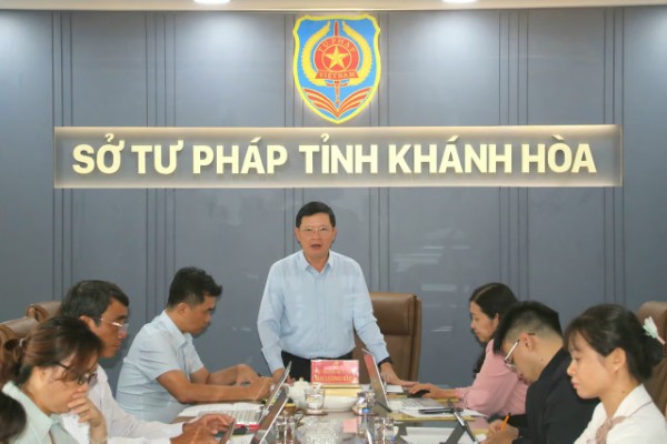 Thứ trưởng Mai Lương Khôi làm việc với Sở Tư pháp Khánh Hòa