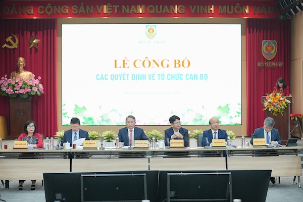 Bộ Tư pháp công bố các quyết định về công tác cán bộ