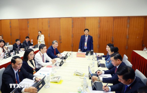 Ngày làm việc đầu tiên: Sau phiên khai mạc, đại biểu thảo luận các văn kiện Đại hội