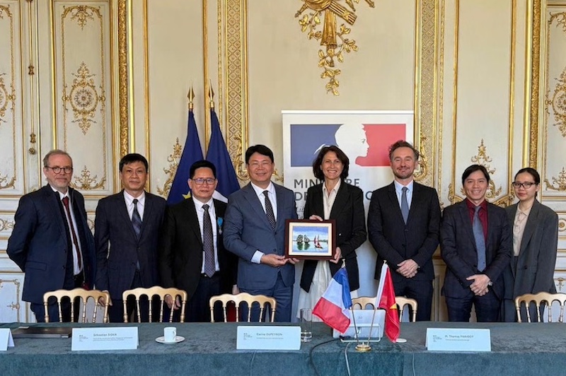 Thứ trưởng Nguyễn Thanh Tịnh hội đàm với lãnh đạo Bộ Tư pháp Pháp và làm việc với các hội nghề luật