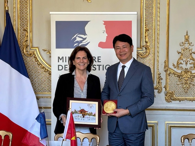 Thứ trưởng Nguyễn Thanh Tịnh hội đàm với lãnh đạo Bộ Tư pháp Pháp và làm việc với các hội nghề luật