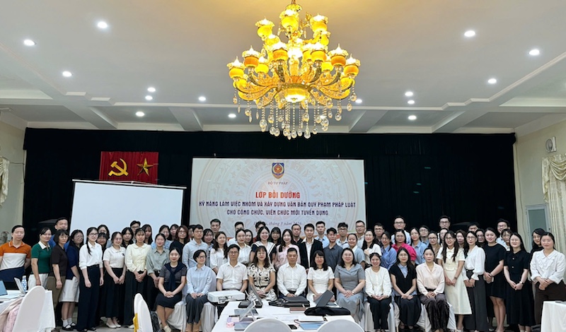 Bồi dưỡng kỹ năng, hình thành tác phong chuyên nghiệp, liêm chính cho công chức, viên chức mới tuyển dụng