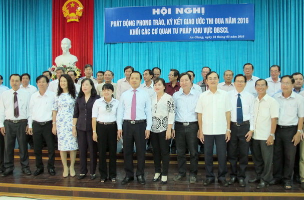 Khối cơ quan tư pháp Đồng bằng sông Cửu Long ký kết giao ước thi đua 2016