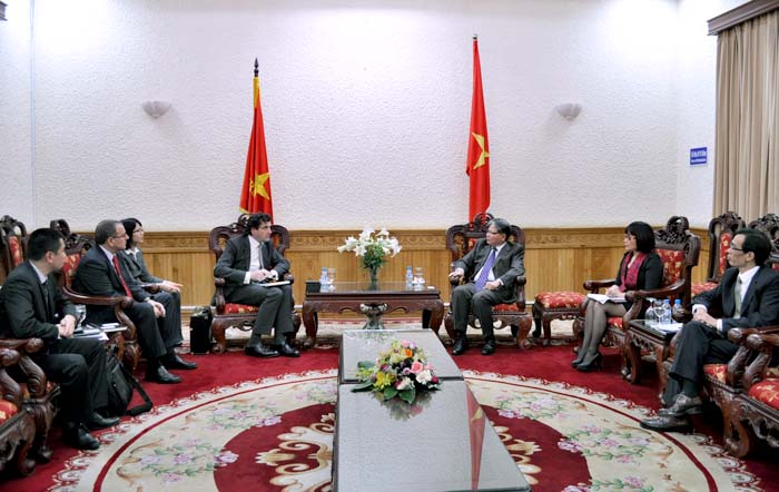 Minister Ha Hung Cuong received representatives from Allen & Overy law firm