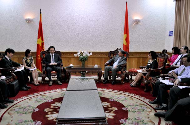 Minister Ha Hung Cuong received Japanese lawyers 